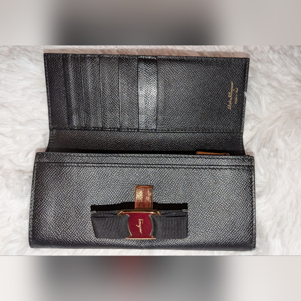 Salvatore Ferragamo Vara Ribbon Flat Long Wallet Black Gold EUC - Picture 4 of 13